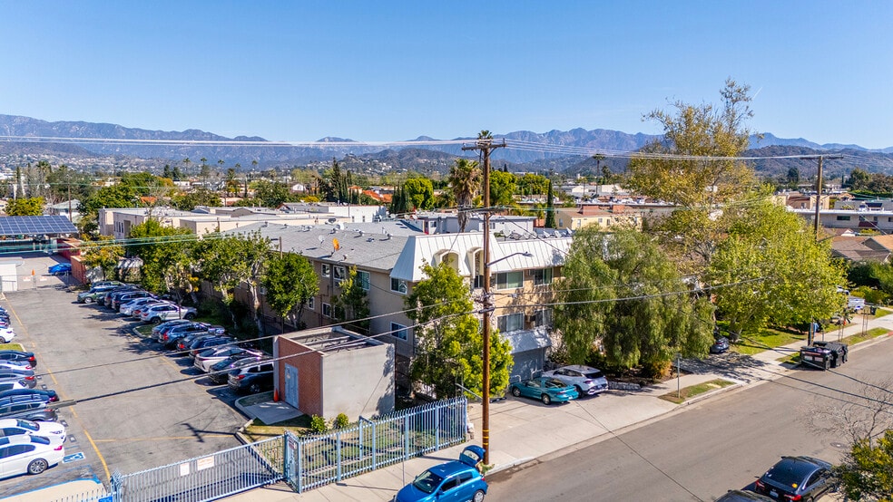 601 E Acacia Ave, Glendale, CA à vendre - Photo du bâtiment - Image 3 de 5