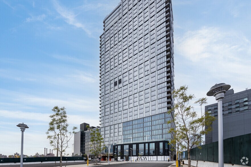 60 Wharf Dr, Brooklyn, NY for lease - Building Photo - Image 2 of 68