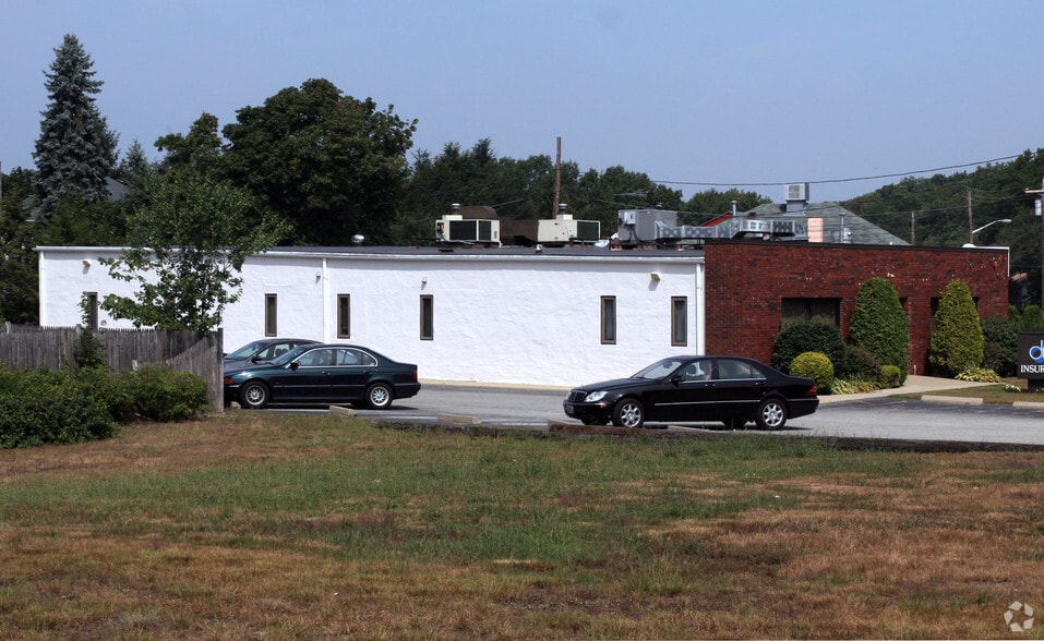 292 Waterman Ave, Smithfield, RI for sale - Primary Photo - Image 1 of 17