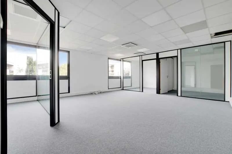 Office in Boulogne-Billancourt for lease - Interior Photo - Image 1 of 11