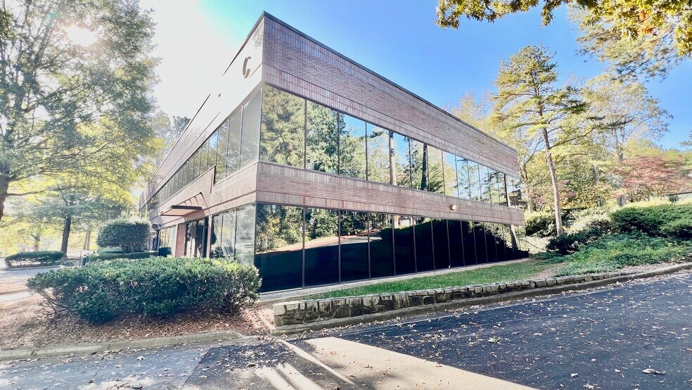 8800 Roswell Rd, Sandy Springs, GA à vendre - Photo du bâtiment - Image 2 de 41