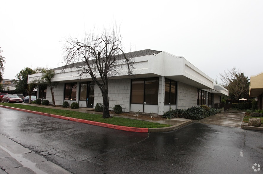 138 Regis St, Turlock, CA for lease - Primary Photo - Image 1 of 33