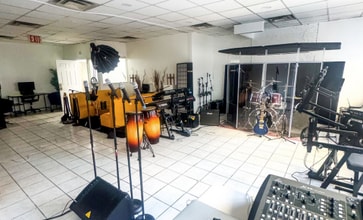 9222 Guy R Brewer Blvd, Jamaica, NY à vendre Photo intérieure- Image 1 de 4