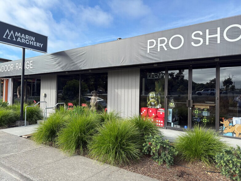 3815 Redwood Hwy, San Rafael, CA à vendre - Photo du bâtiment - Image 2 de 8