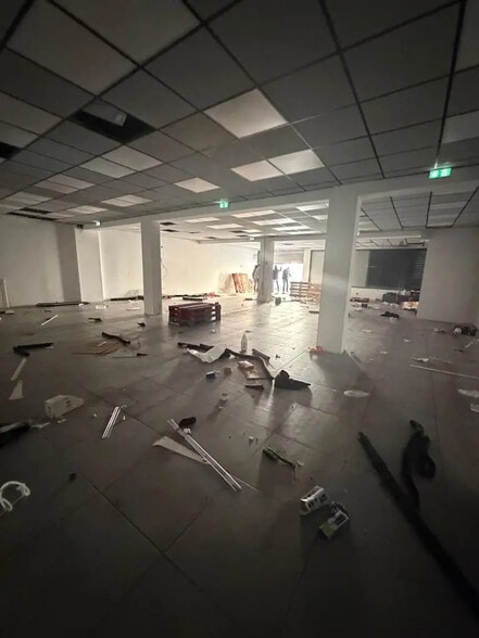 Retail in Saint-Denis for lease - Interior Photo - Image 3 of 4