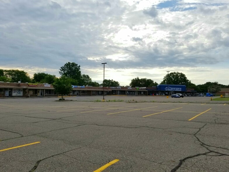 8751-8789 Monroe Rd, Durand, MI à louer - Photo du bâtiment - Image 2 de 15