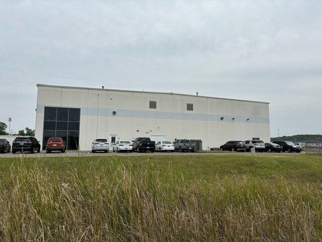 2401 William Brooks Dr, Evansville, IN à louer - Photo du bâtiment - Image 2 de 7