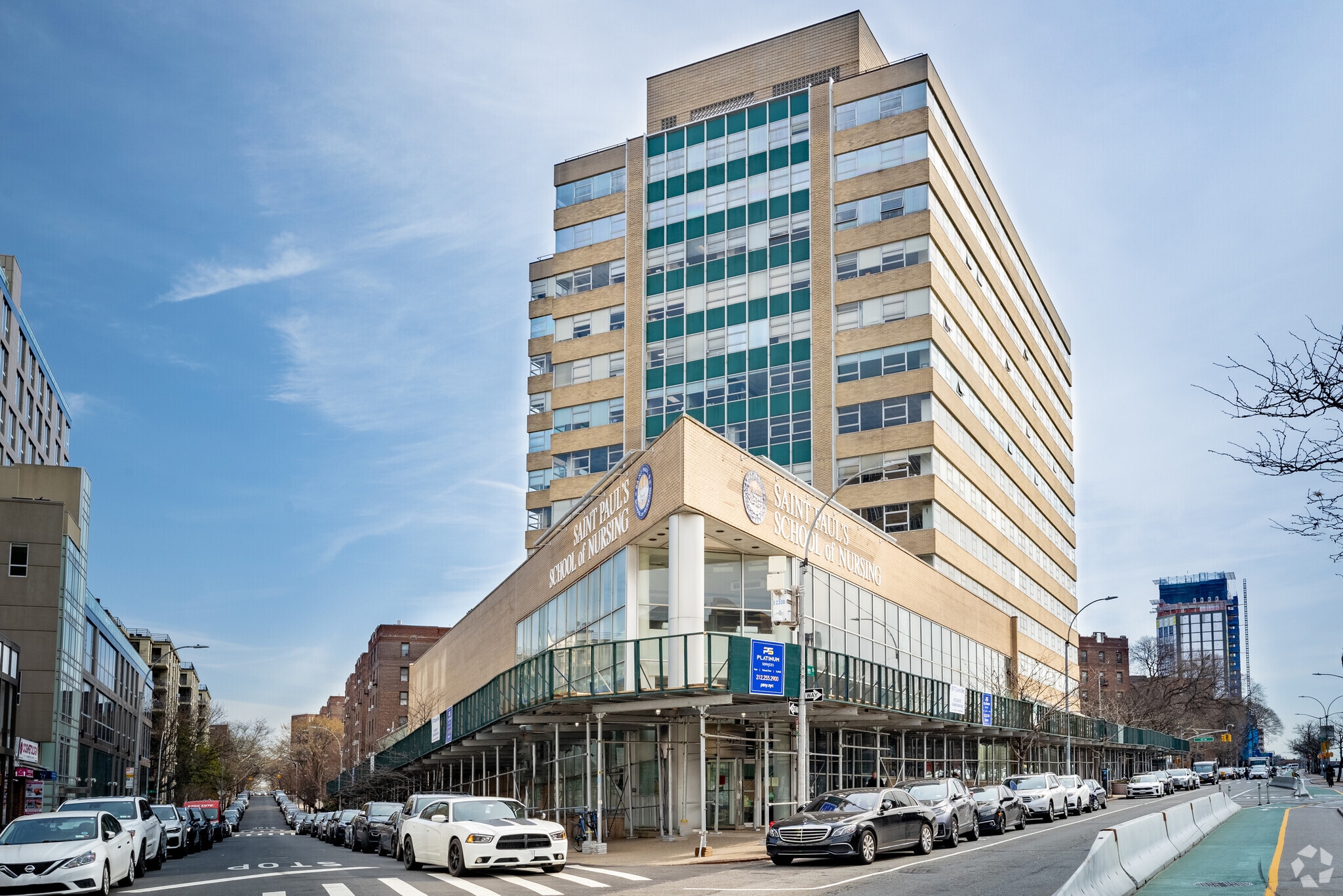 97-77 Queens Blvd, Rego Park, NY à louer Photo du bâtiment- Image 1 de 14