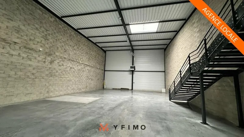 Industrial in Le Thillay for lease Interior Photo- Image 1 of 6