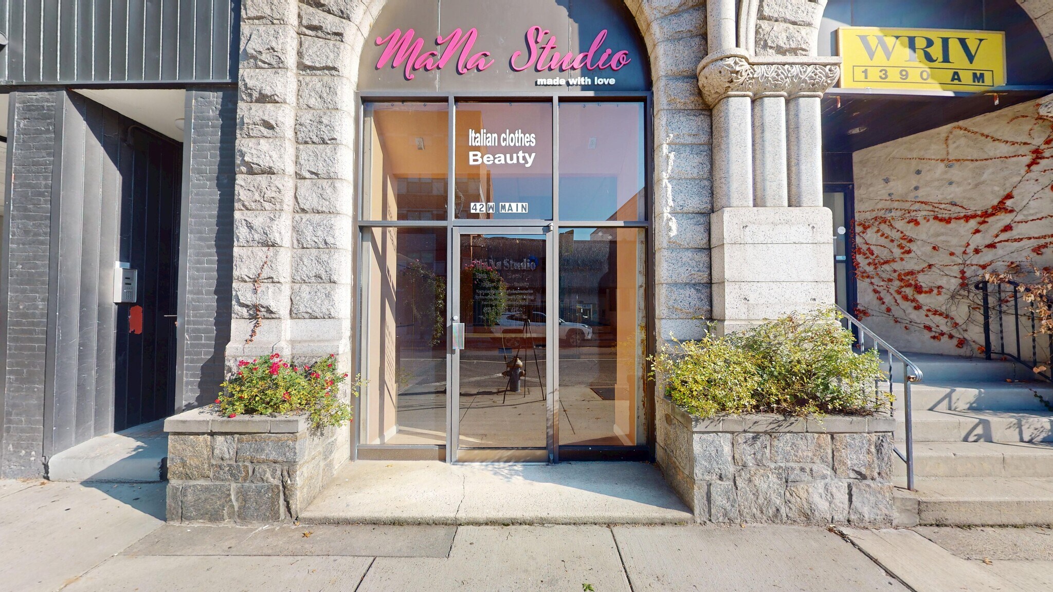 42 W Main St, Riverhead, NY à louer Photo du bâtiment- Image 1 de 23