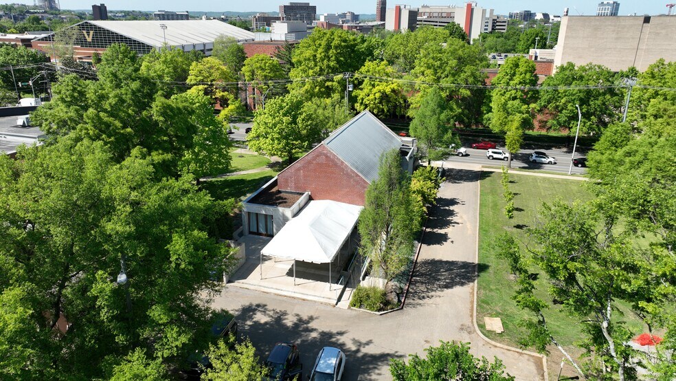 2411 Blakemore Ave, Nashville, TN à vendre - Photo du bâtiment - Image 2 de 9