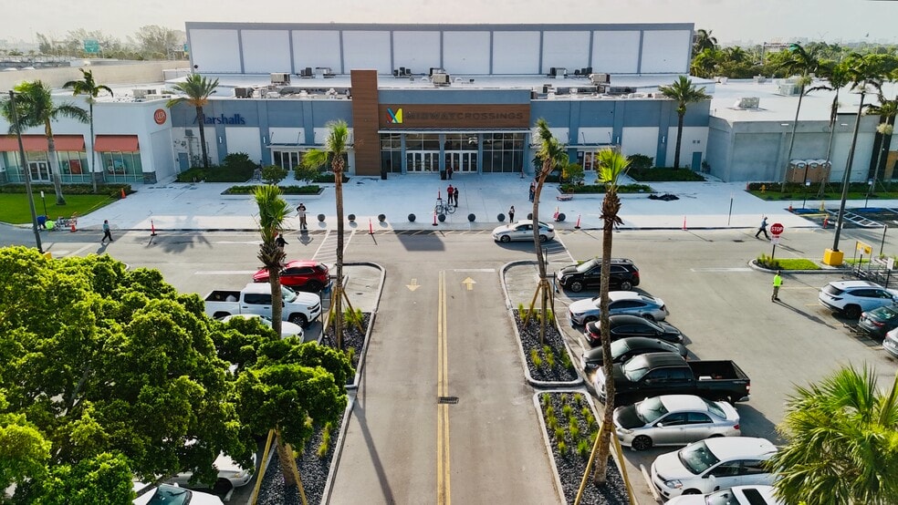 7795 W Flagler St, Miami, FL for lease - Building Photo - Image 3 of 16