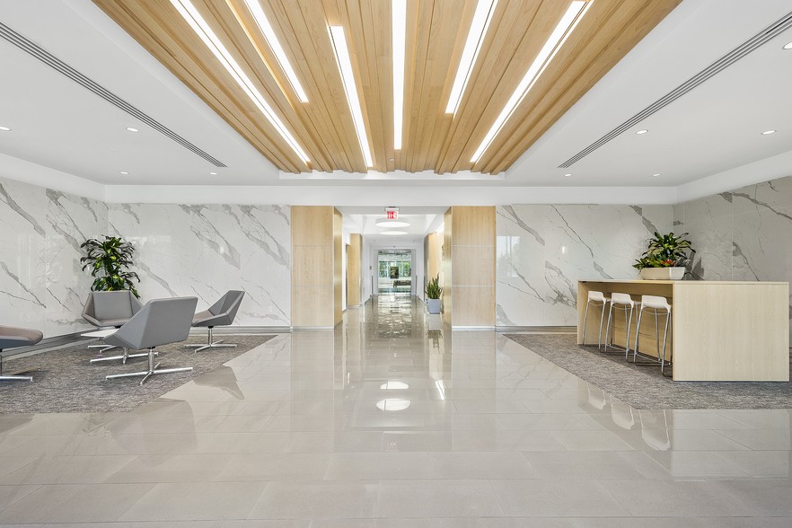 501 N 44th St, Phoenix, AZ à louer - Hall d’entrée - Image 2 de 10