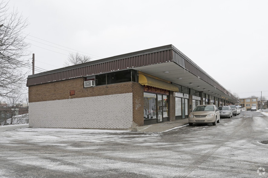 5753-5781 Av Caldwell, Montréal, QC for lease - Building Photo - Image 2 of 2