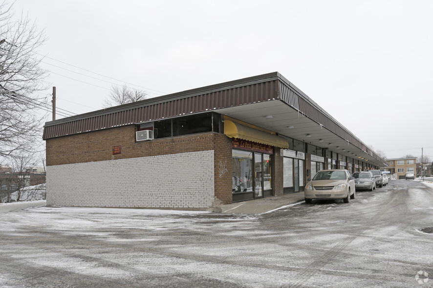 5753-5781 Av Caldwell, Montréal, QC for lease - Building Photo - Image 2 of 2