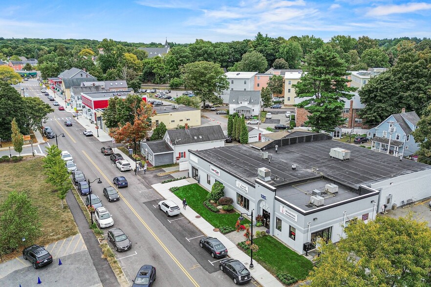 135 Commonwealth Ave, Concord, MA à louer - Photo du b timent - Image 1 de 17