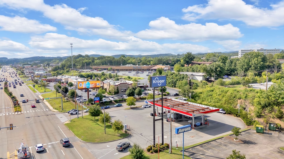 1800 E Stone Dr, Kingsport, TN for sale - Primary Photo - Image 1 of 9