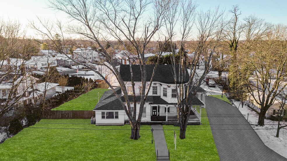 952 Broadway, West Long Branch, NJ à vendre - Photo du bâtiment - Image 3 de 47