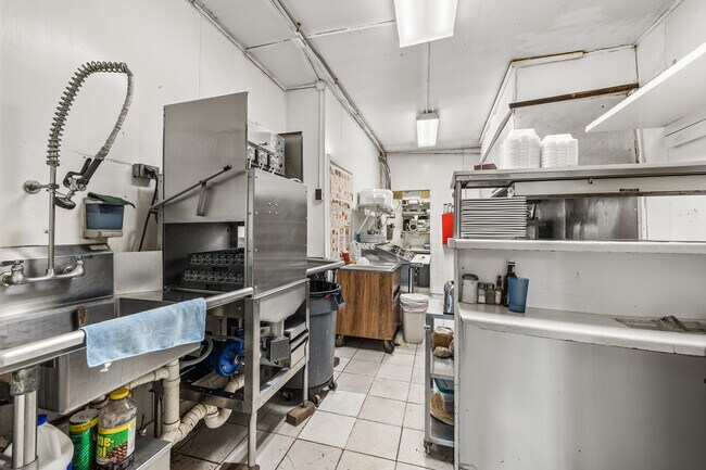 Plus de détails pour 6569 Cameron Ave, Vesper, WI - Commerce de détail à vendre