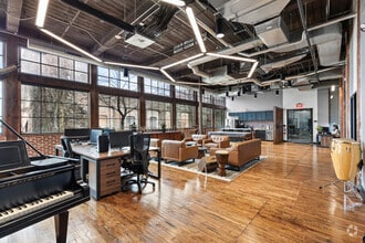 610 Elm St, McKinney, TX for lease Interior Photo- Image 2 of 3