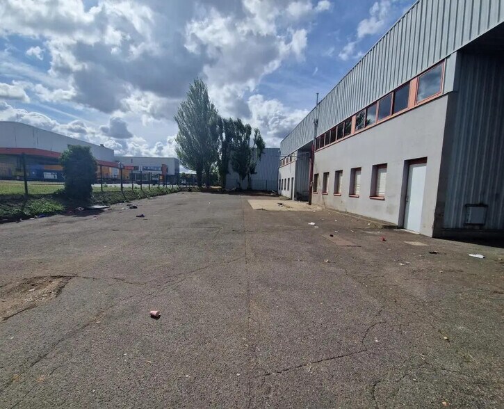 Industriel dans SAINT-OUEN-L'AUMONE à louer - Photo du bâtiment - Image 2 de 8