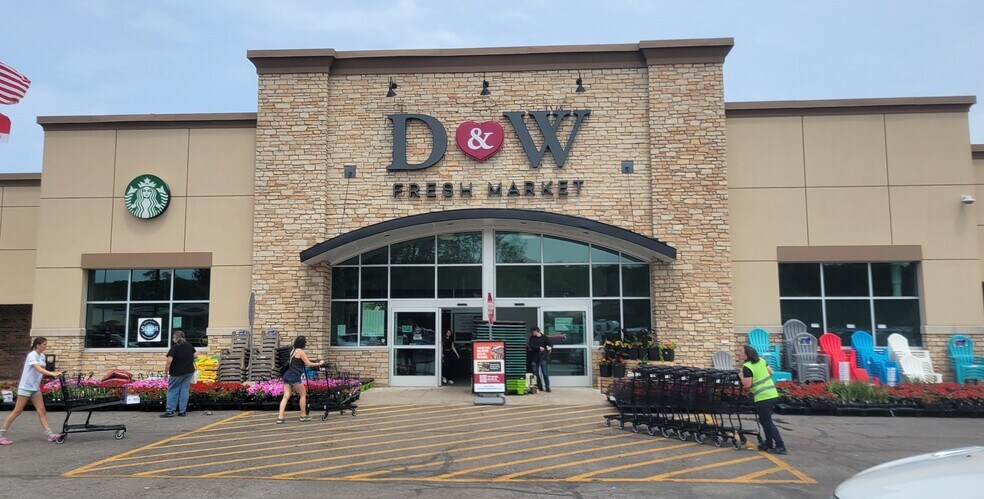 1163 N US Highway 31, Petoskey, MI à louer - Photo du bâtiment - Image 2 de 3