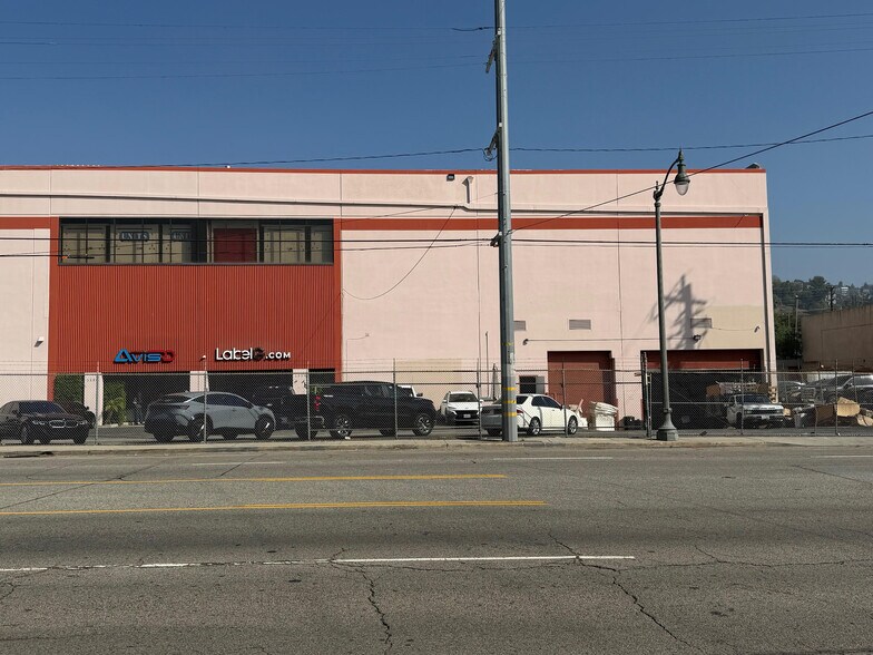 1550 N San Fernando Rd, Los Angeles, CA à louer - Photo du bâtiment - Image 3 de 11