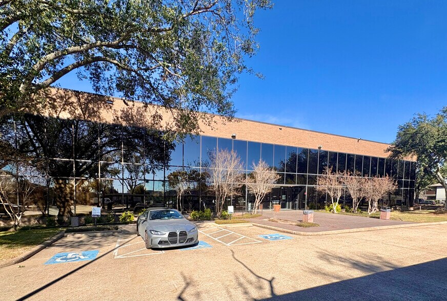 2501 Palmer Hwy, Texas City, TX à louer - Photo du bâtiment - Image 3 de 9