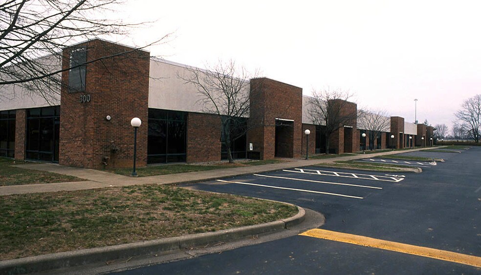 3600 Chamberlain Ln, Louisville, KY à louer - Photo du bâtiment - Image 3 de 22