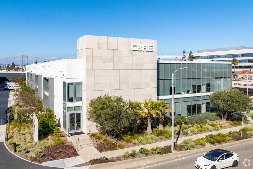 2221 Rosecrans Ave, El Segundo, CA à louer - Photo du bâtiment - Image 1 de 35