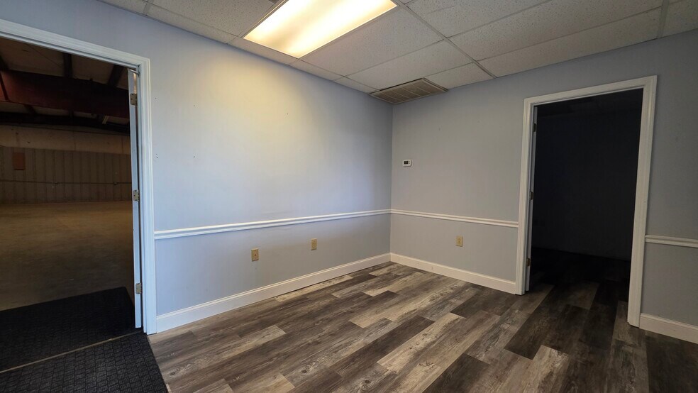 1728 Old Gray Station Rd, Johnson City, TN à louer - Photo du bâtiment - Image 3 de 6