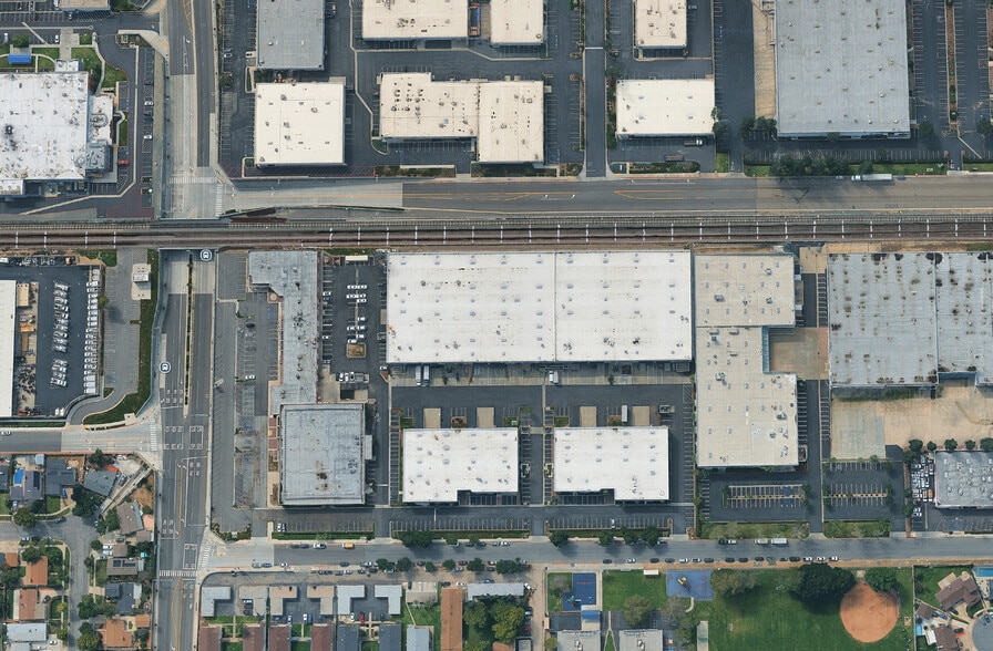 2340-2386 E Walnut Ave, Fullerton, CA à louer - Aérien - Image 3 de 7