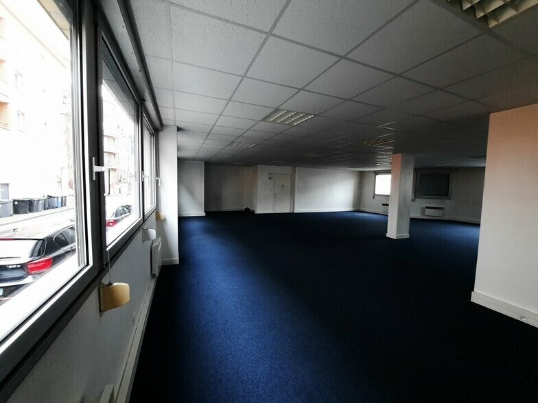 Office in Rouen for lease - Building Photo - Image 3 of 6