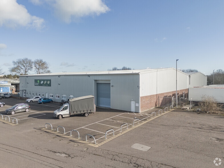 Stirling Rd, Swindon for lease - Primary Photo - Image 1 of 2