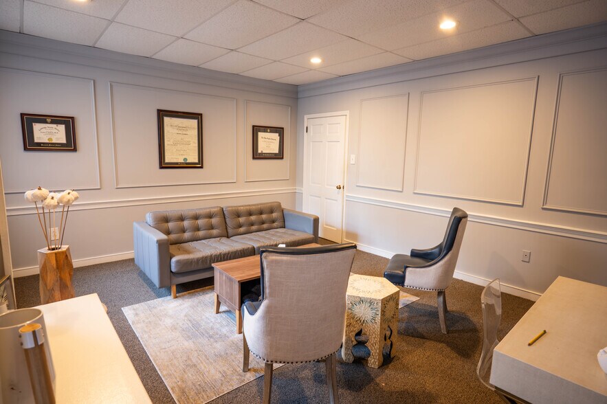 1062 E Lancaster Ave, Bryn Mawr, PA à louer - Photo intérieure - Image 2 de 20