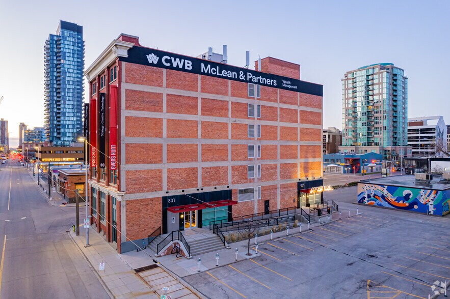 809 10th Av SW, Calgary, AB à louer - Photo du bâtiment - Image 2 de 4