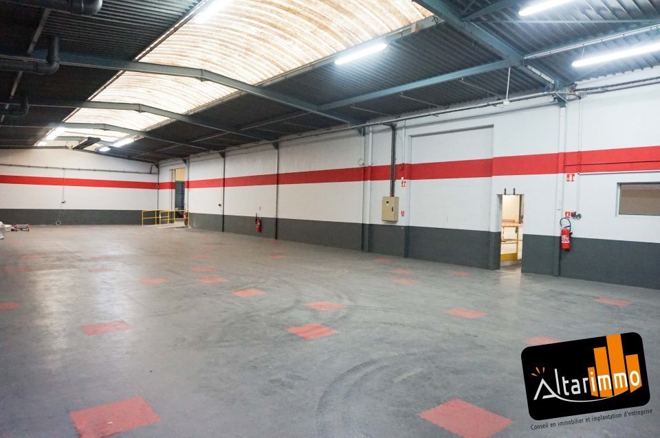 Flex in Lucé for lease Interior Photo- Image 1 of 7