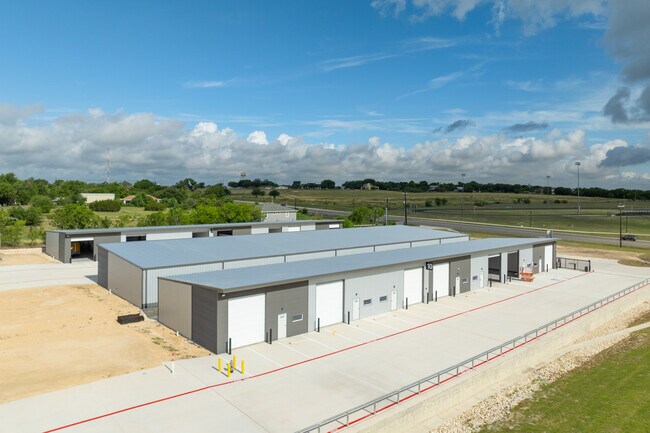 Plus de détails pour 3300 Dacy Ln, Kyle, TX - Industriel à vendre