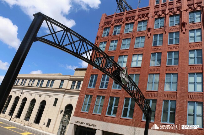 Plus de détails pour 1200 E Market St, Akron, OH - Bureau à louer