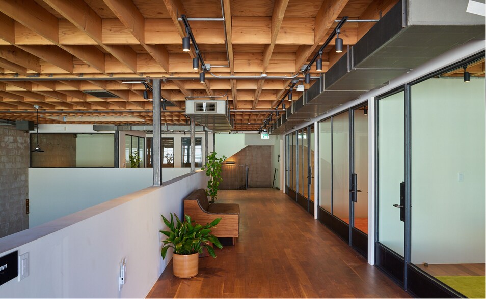 5872 Smiley Dr, Culver City, CA à vendre - Photo intérieure - Image 2 de 11