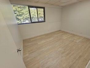 501 Golden Isles Dr, Hallandale Beach, FL à louer Photo intérieure- Image 2 de 2