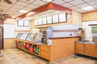 3301-3311 E 12th St, Oakland, CA à louer Photo intérieure- Image 2 de 14