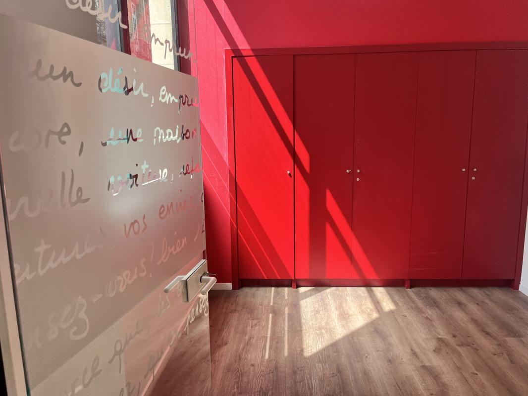 Retail in Bordeaux for lease Building Photo- Image 1 of 13