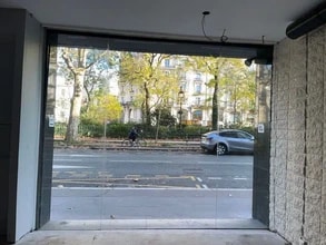 Retail in Paris for lease Interior Photo- Image 1 of 11