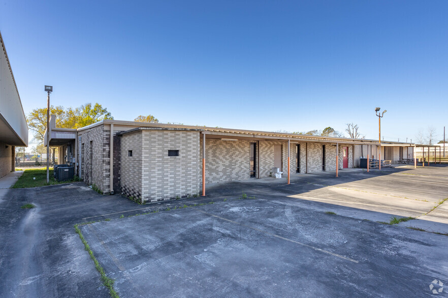 Building Complex on Genoa Red Bluff portefeuille de 3 propriétés à vendre sur LoopNet.ca - Photo du bâtiment - Image 3 de 7