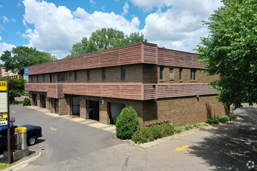 1315 W Larpenteur Ave W, Roseville, MN à louer - Photo du bâtiment - Image 2 de 2