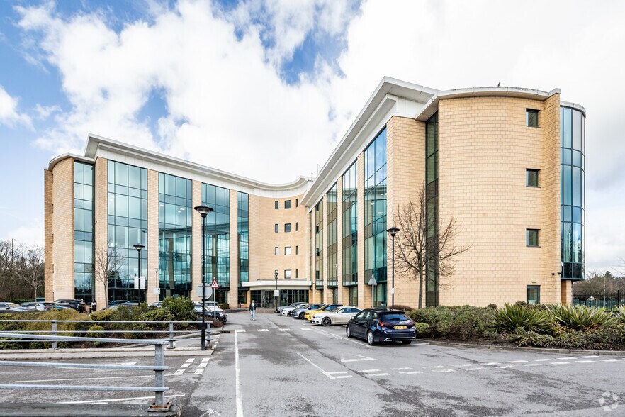 Altrincham Rd, Manchester for sale - Primary Photo - Image 1 of 3