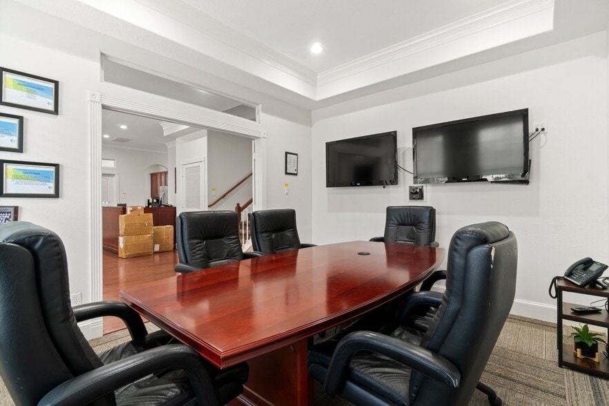 25511 Budde Rd, The Woodlands, TX for sale - Interior Photo - Image 3 of 19