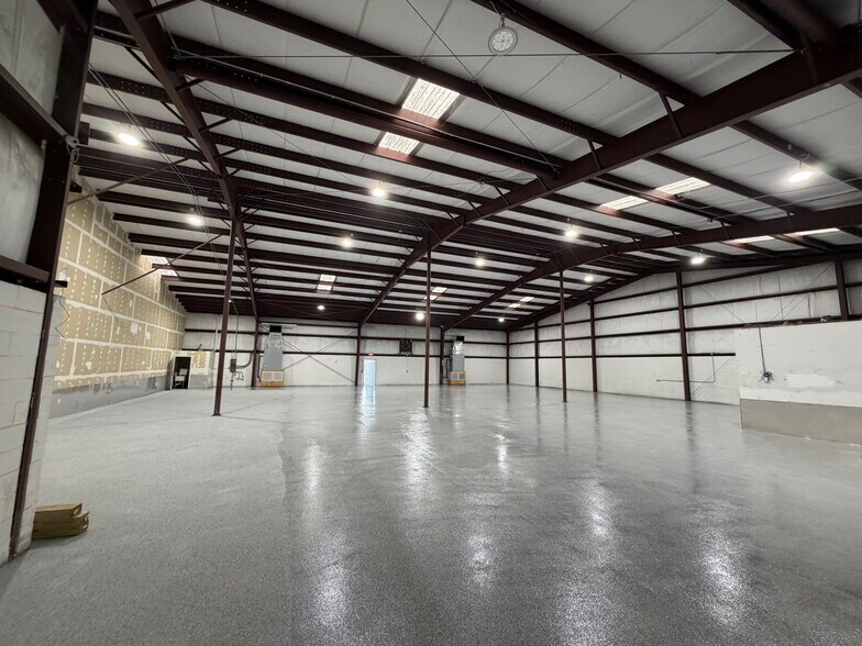 8575 Somerset Dr, Largo, FL à louer - Photo du bâtiment - Image 2 de 10