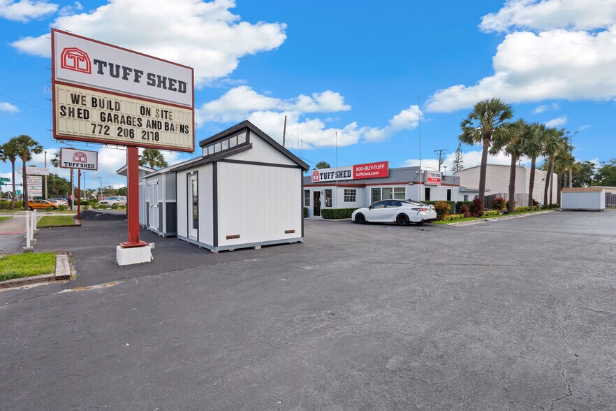 2402 S US Highway 1, Fort Pierce, FL à vendre - Photo du bâtiment - Image 1 de 12